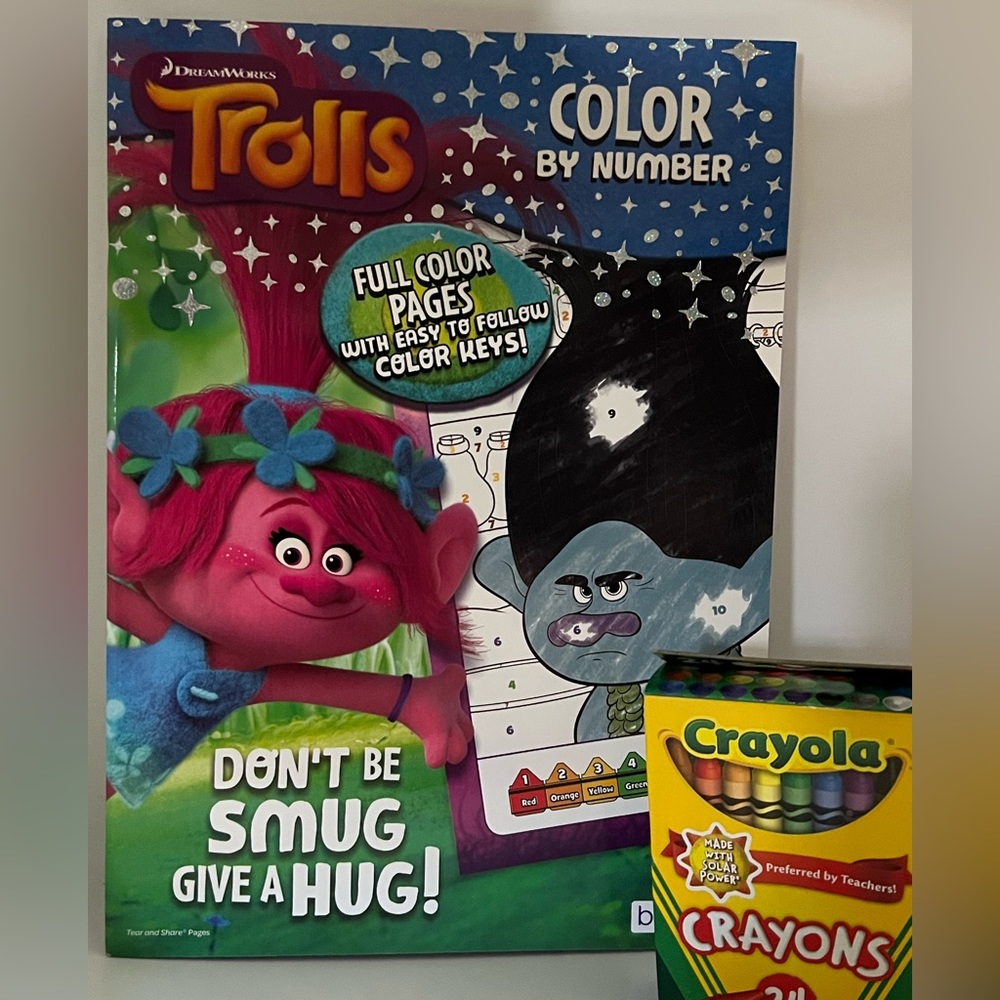 NEW- Coloring Book + 24 Crayolas Crayons - Picture 15 of 15